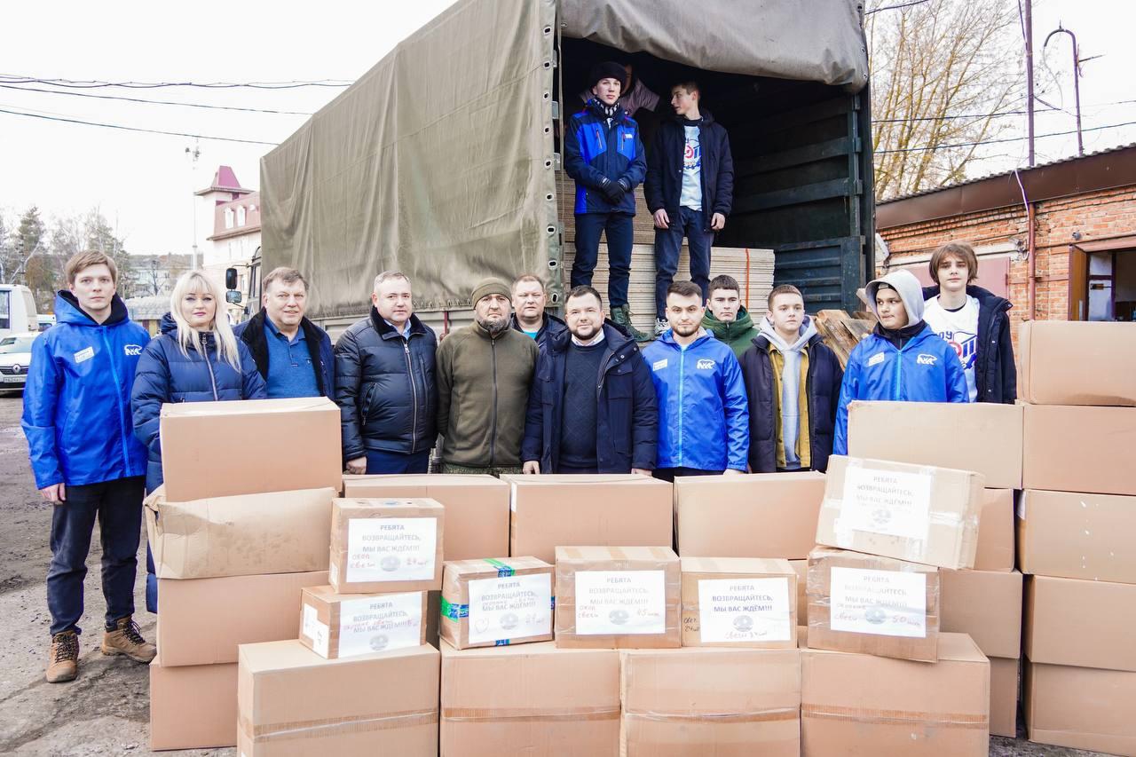 Погрузка гуманитарного конвоя