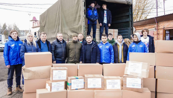Погрузка гуманитарного конвоя